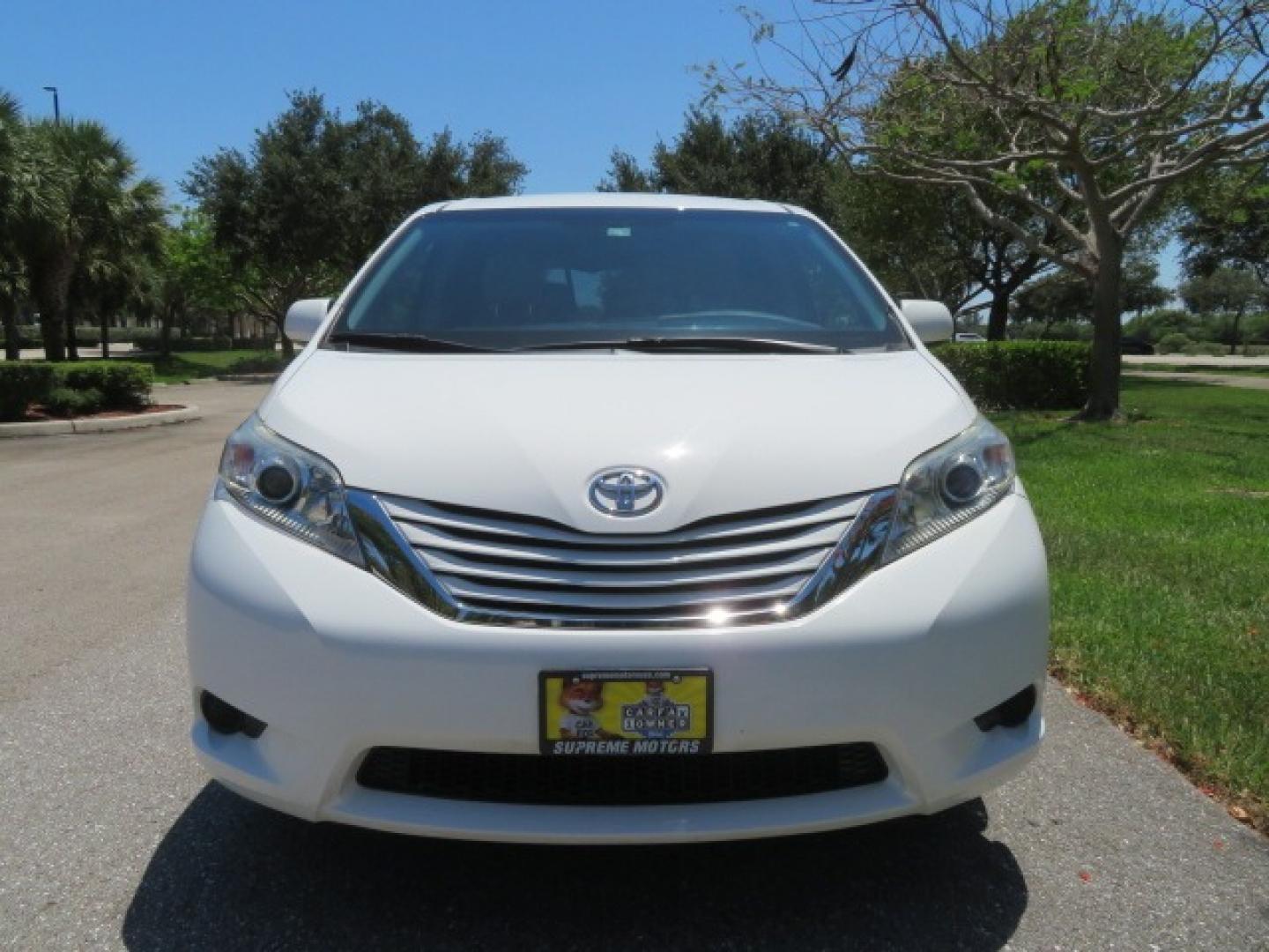 2016 White /Gray Toyota Sienna (5TDKK3DC8GS) , located at 4301 Oak Circle #19, Boca Raton, FL, 33431, (954) 561-2499, 26.388861, -80.084038 - You are looking at Gorgeous Low Mileage 2016 Toyota Sienna LE Braunability XT Handicap Van Wheelchair Van Conversion Van with 26K Original Miles, Power Side Entry Ramp with Kneeling Van Function, Passenger Side Quick Lock System (same as ez lock), Quick Release Front Seats, Floor with L Tracks, Leat - Photo#9